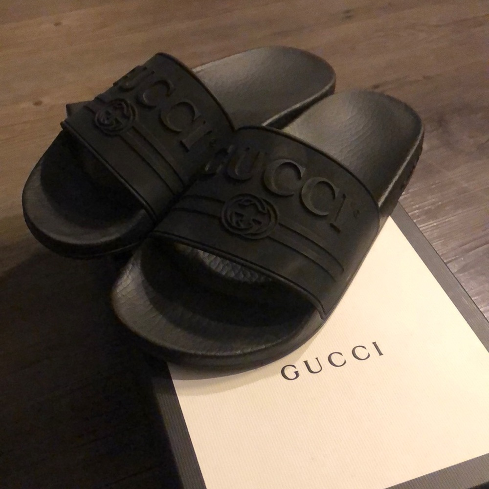 Gucci Logo slides